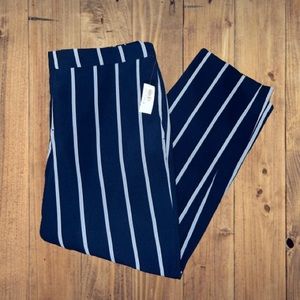 Old Navy Pull On Crop Pants